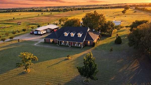 19 Acres of Land with Home for Sale in Waxahachie, Texas