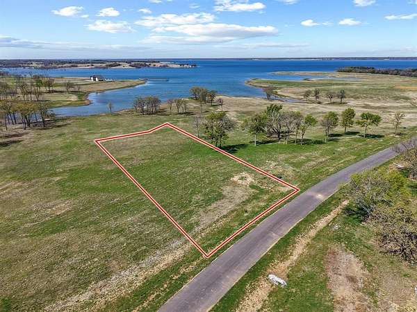 1.33 Acres of Residential Land for Sale in Windom, Texas