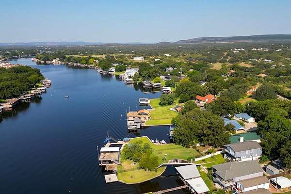 1.5 Acres of Residential Land with Home for Sale in Kingsland, Texas