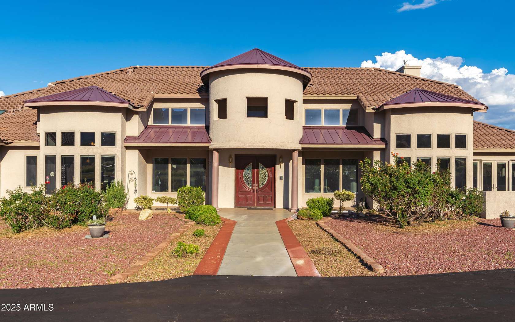 3.84 Acres of Residential Land with Home for Sale in Hereford, Arizona