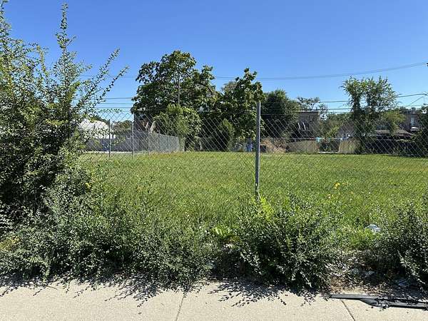 0.13 Acres of Mixed-Use Land for Sale in Chicago, Illinois