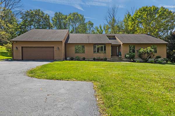 1.67 Acres of Residential Land with Home for Sale in Brooklyn, Connecticut