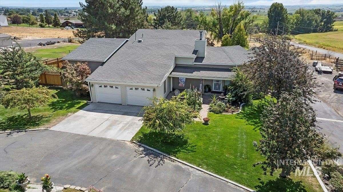 2.5 Acres of Residential Land with Home for Sale in Jerome, Idaho