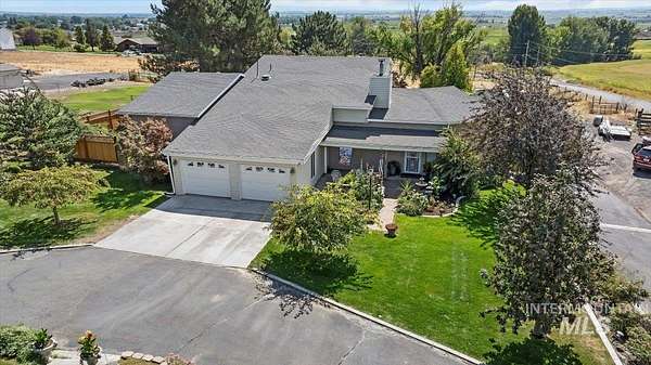 2.5 Acres of Residential Land with Home for Sale in Jerome, Idaho