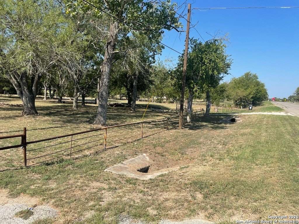 1.12 Acres of Residential Land for Sale in Luling, Texas