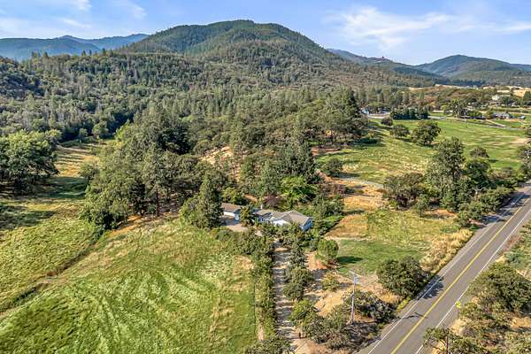 11 Acres of Land with Home for Sale in Medford, Oregon