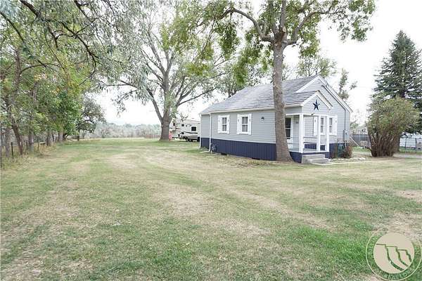 7.85 Acres of Residential Land with Home for Sale in Billings, Montana