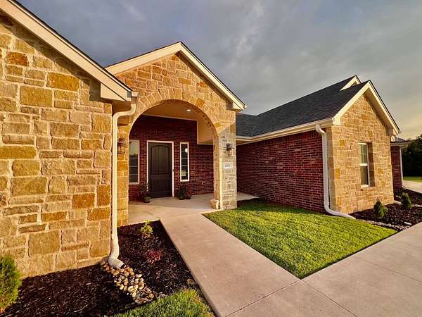 3.29 Acres of Residential Land with Home for Sale in Coffeyville, Kansas