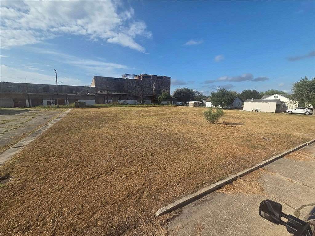 0.48 Acres of Mixed-Use Land for Sale in Kingsville, Texas