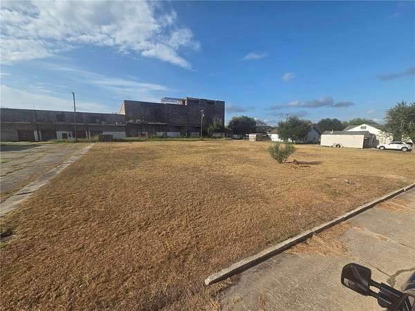 0.48 Acres of Mixed-Use Land for Sale in Kingsville, Texas