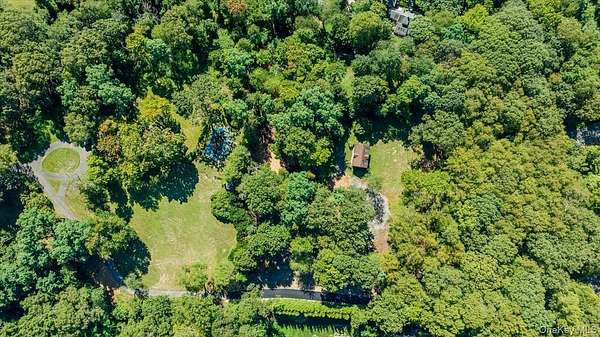 5 Acres of Residential Land for Sale in Oyster Bay Cove, New York