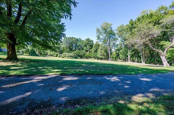 5 Acres of Residential Land for Sale in Oyster Bay Cove, New York