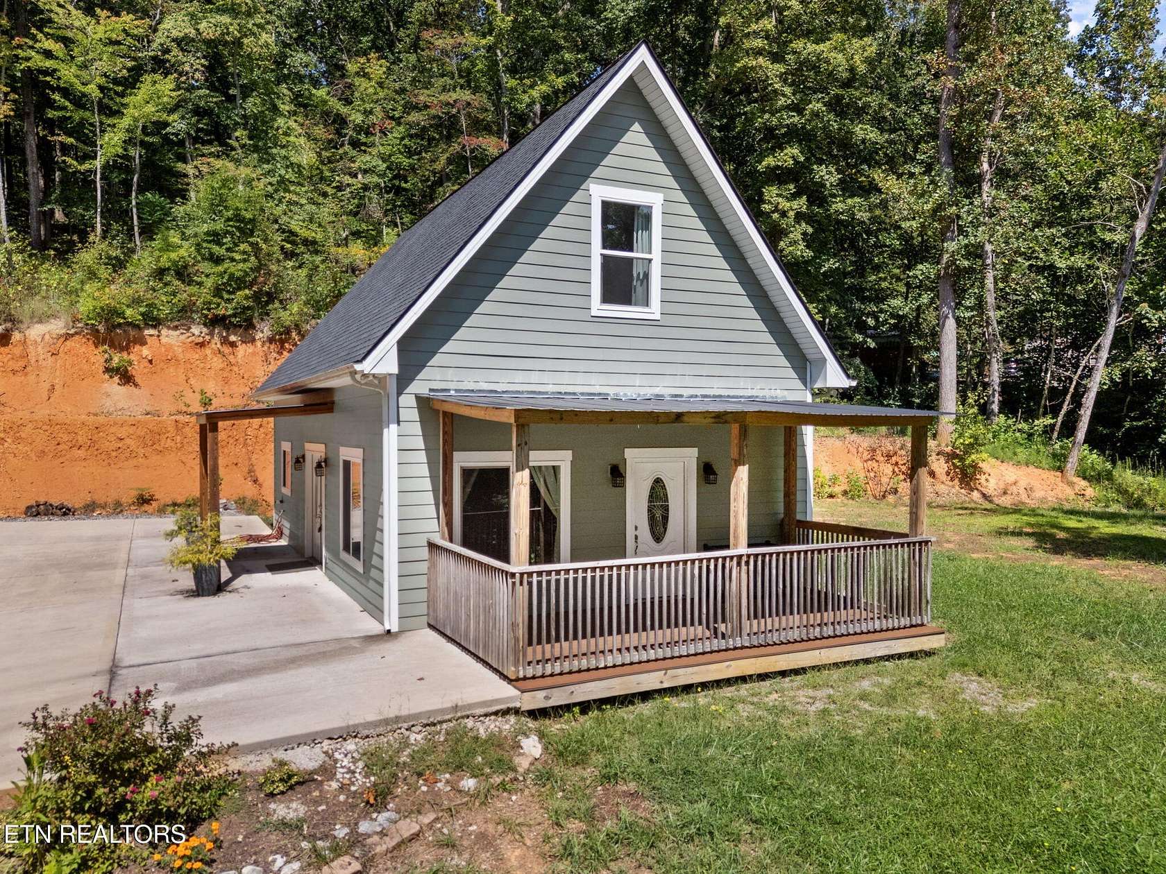 1.89 Acres of Residential Land with Home for Sale in Powell, Tennessee