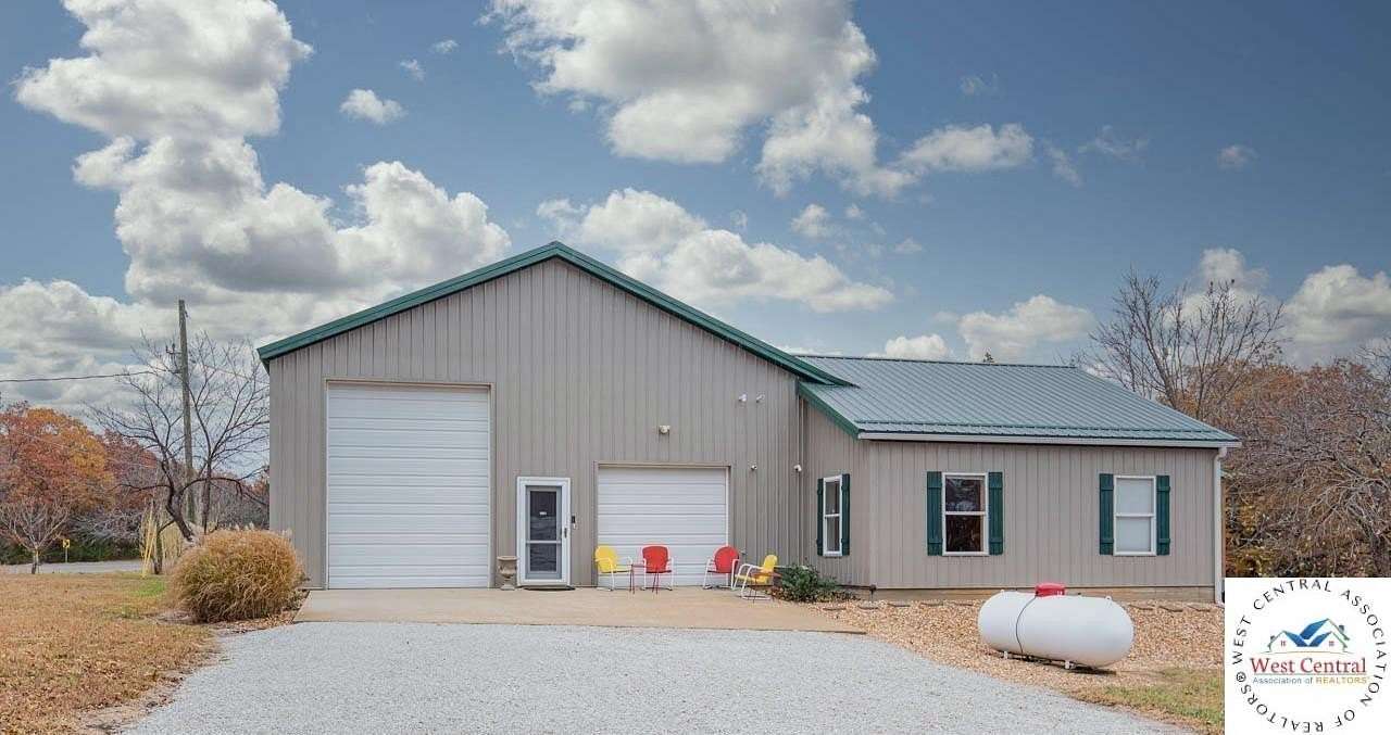 5 Acres of Improved Residential Land for Sale in Warsaw, Missouri