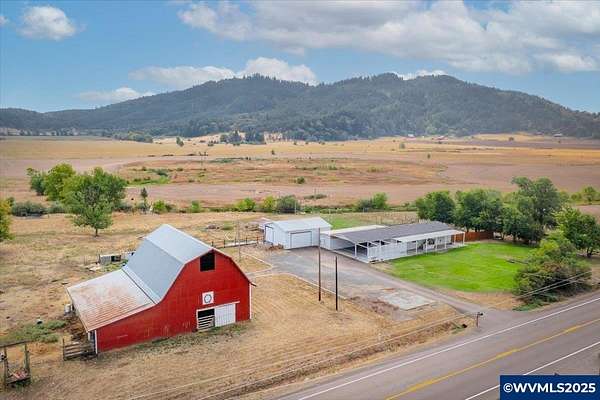 39 Acres of Agricultural Land with Home for Sale in Lebanon, Oregon