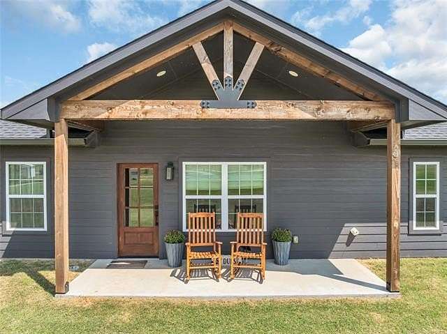 4 Acres of Residential Land with Home for Sale in Marietta, Oklahoma