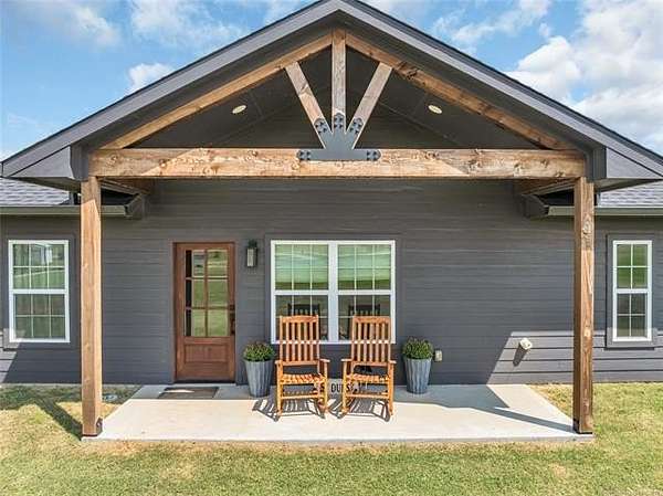 4 Acres of Residential Land with Home for Sale in Marietta, Oklahoma