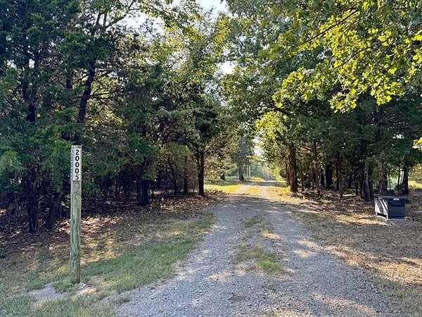 10 Acres of Land with Home for Sale in Hulbert, Oklahoma