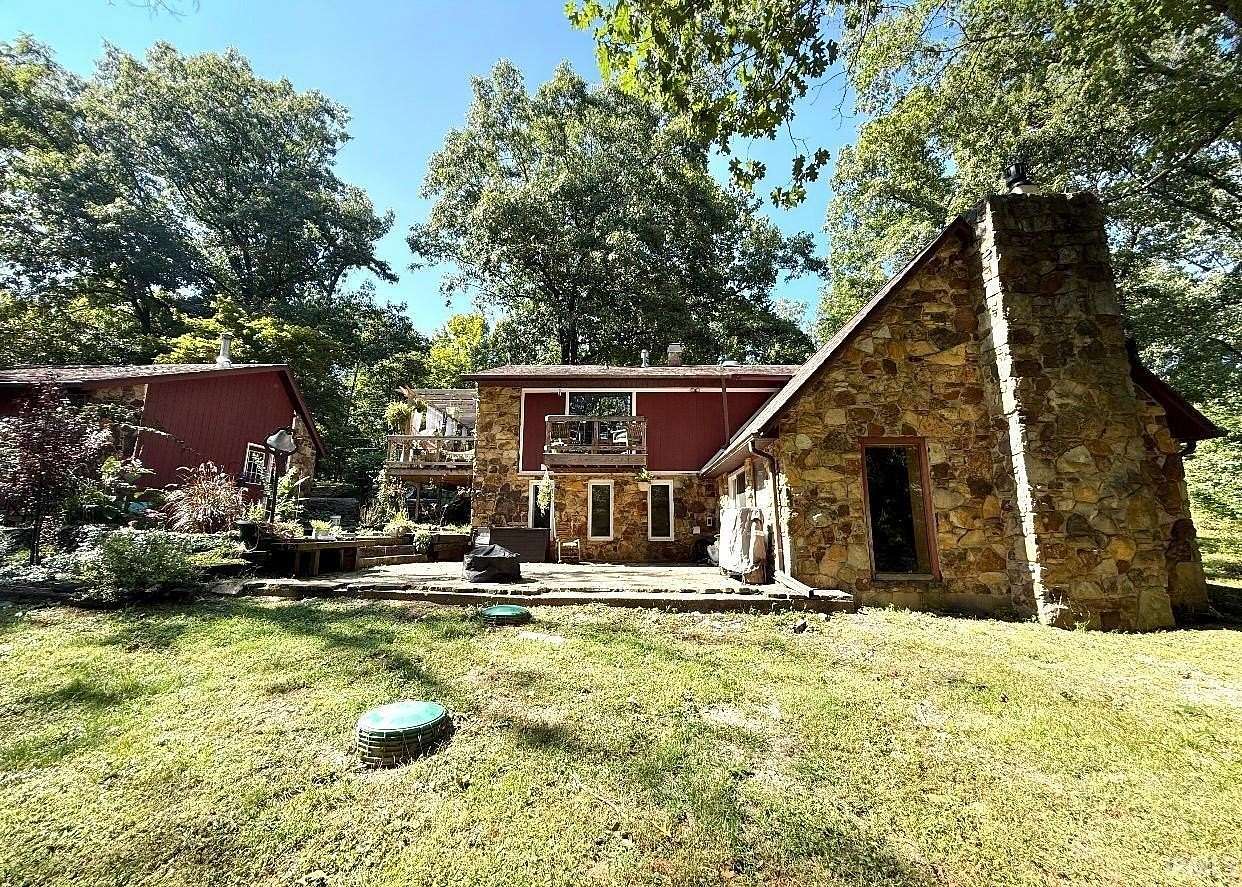 8 Acres of Residential Land with Home for Sale in Bloomfield, Indiana