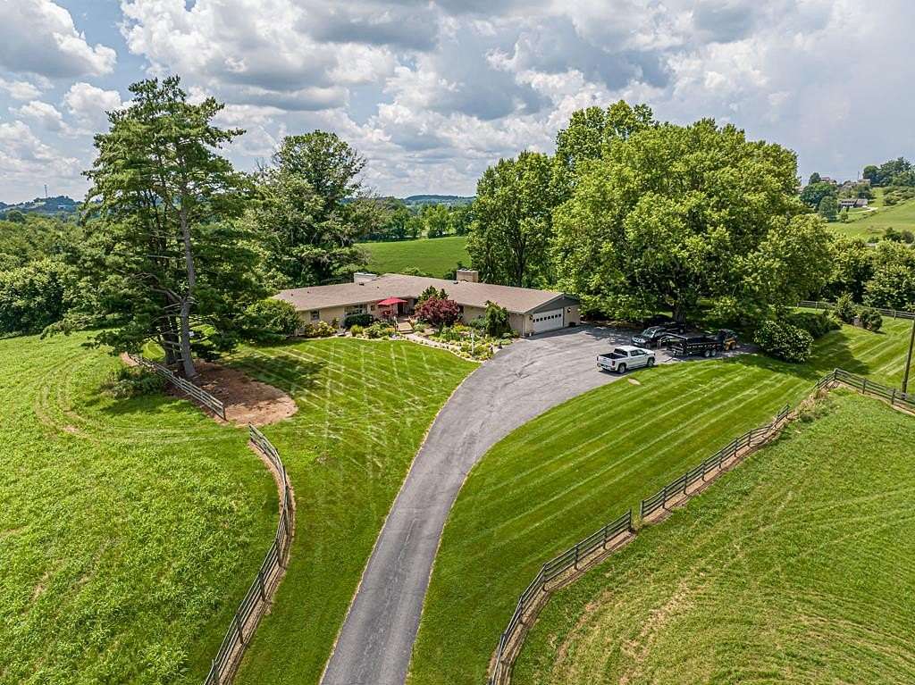 29 Acres of Land with Home for Sale in Abingdon, Virginia