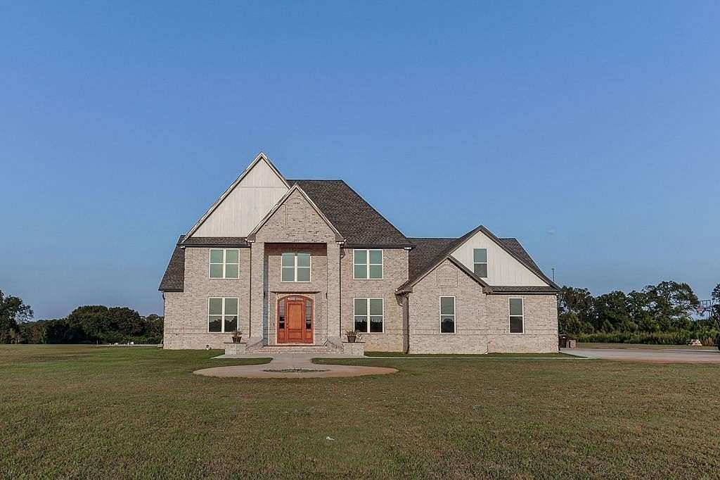 6 Acres of Residential Land with Home for Sale in Slocomb, Alabama