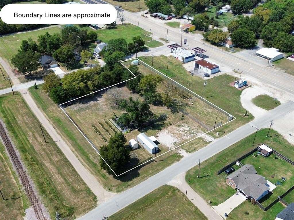 1.53 Acres of Mixed-Use Land for Sale in Kerens, Texas