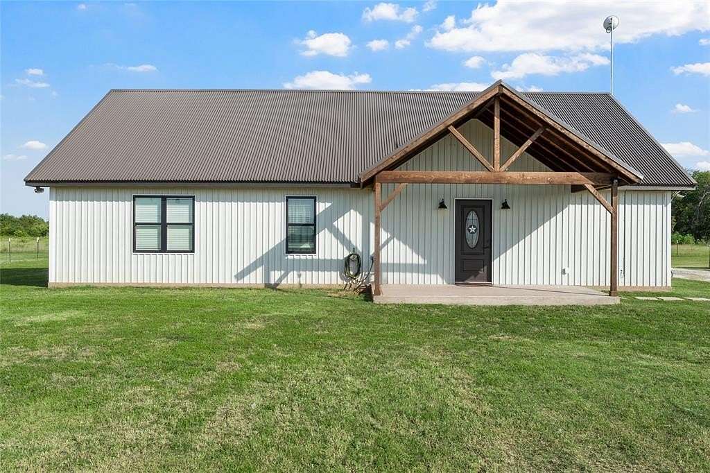 6 Acres of Residential Land with Home for Sale in Aquilla, Texas