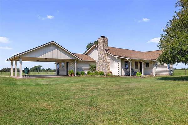 100 Acres of Land with Home for Sale in Calvert, Texas