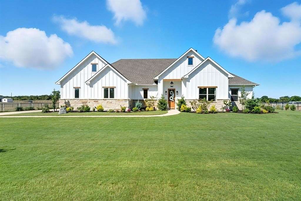 2 Acres of Residential Land with Home for Sale in Weatherford, Texas