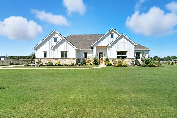 2 Acres of Residential Land with Home for Sale in Weatherford, Texas