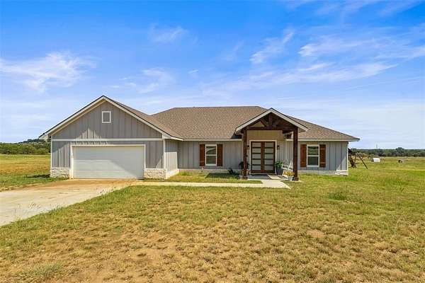 3 Acres of Residential Land with Home for Sale in Mineral Wells, Texas