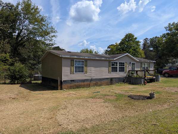 1.87 Acres of Residential Land with Home for Sale in Sweetwater, Tennessee