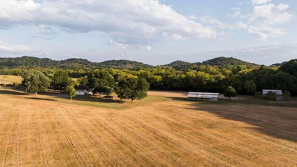 18.7 Acres of Land with Home for Sale in Franklin, Tennessee