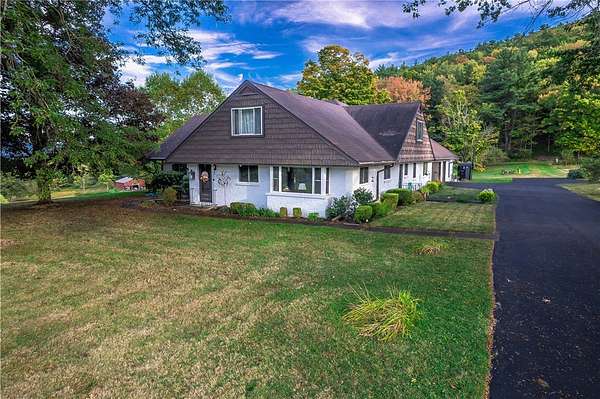 4.48 Acres of Residential Land with Home for Sale in Elmira, New York