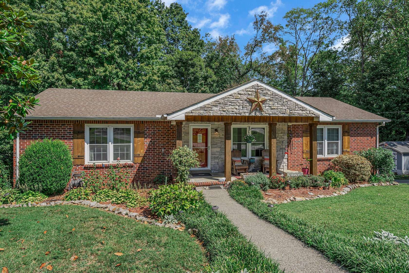 4.3 Acres of Residential Land with Home for Sale in Hendersonville, Tennessee