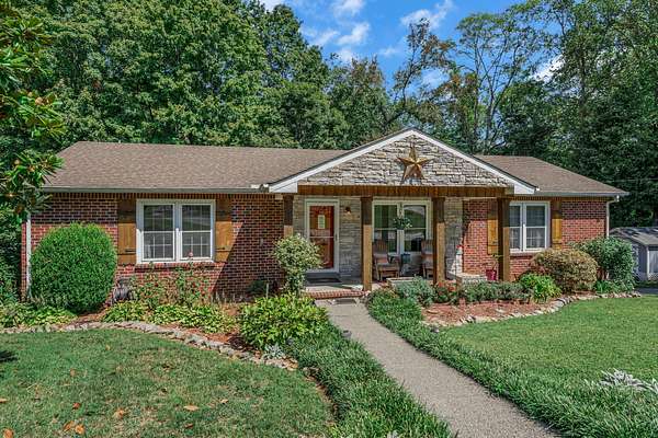 4.3 Acres of Residential Land with Home for Sale in Hendersonville, Tennessee