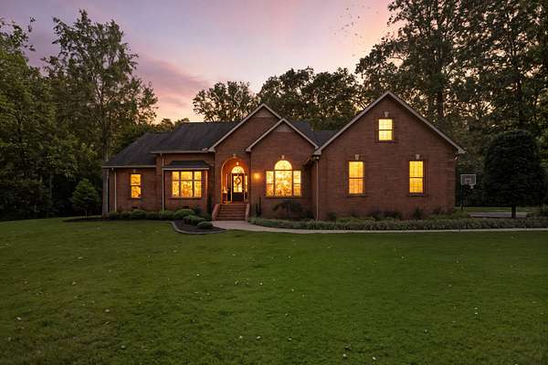 5 Acres of Residential Land with Home for Sale in Tullahoma, Tennessee