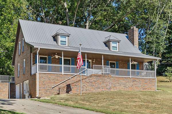 1.89 Acres of Residential Land with Home for Sale in Dover, Tennessee