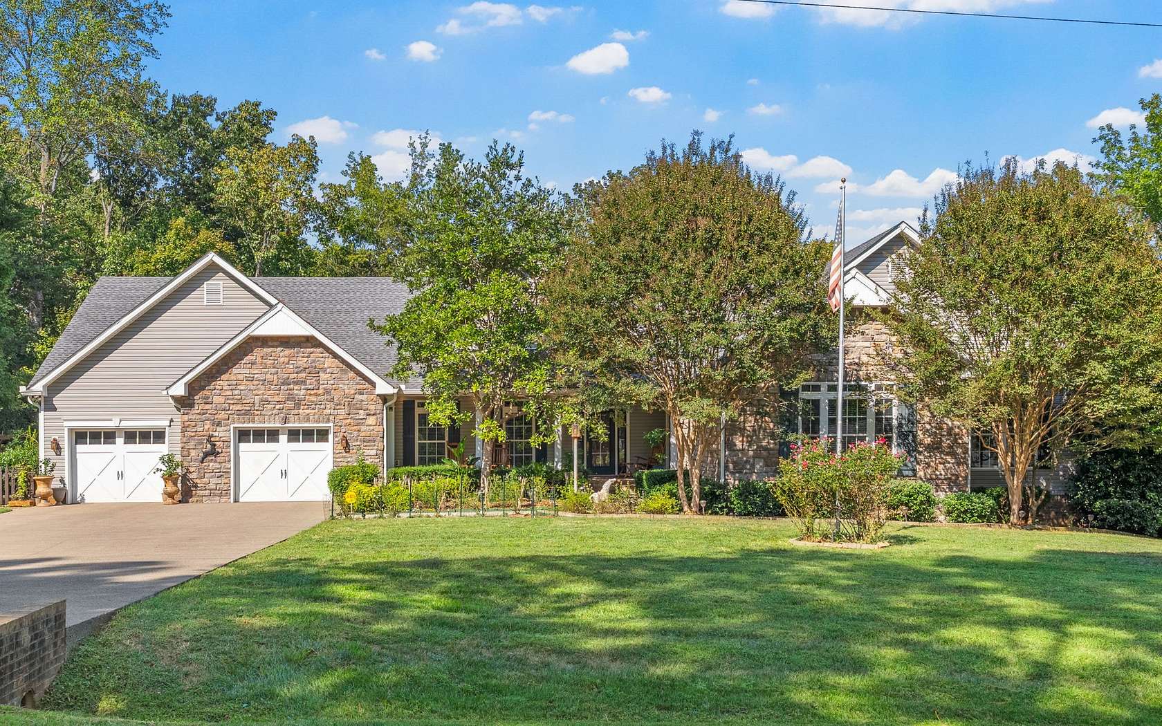 4.77 Acres of Residential Land with Home for Sale in Clarksville, Tennessee