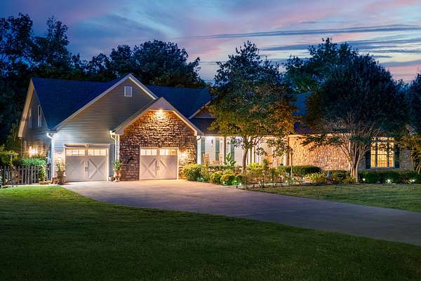 4.77 Acres of Residential Land with Home for Sale in Clarksville, Tennessee