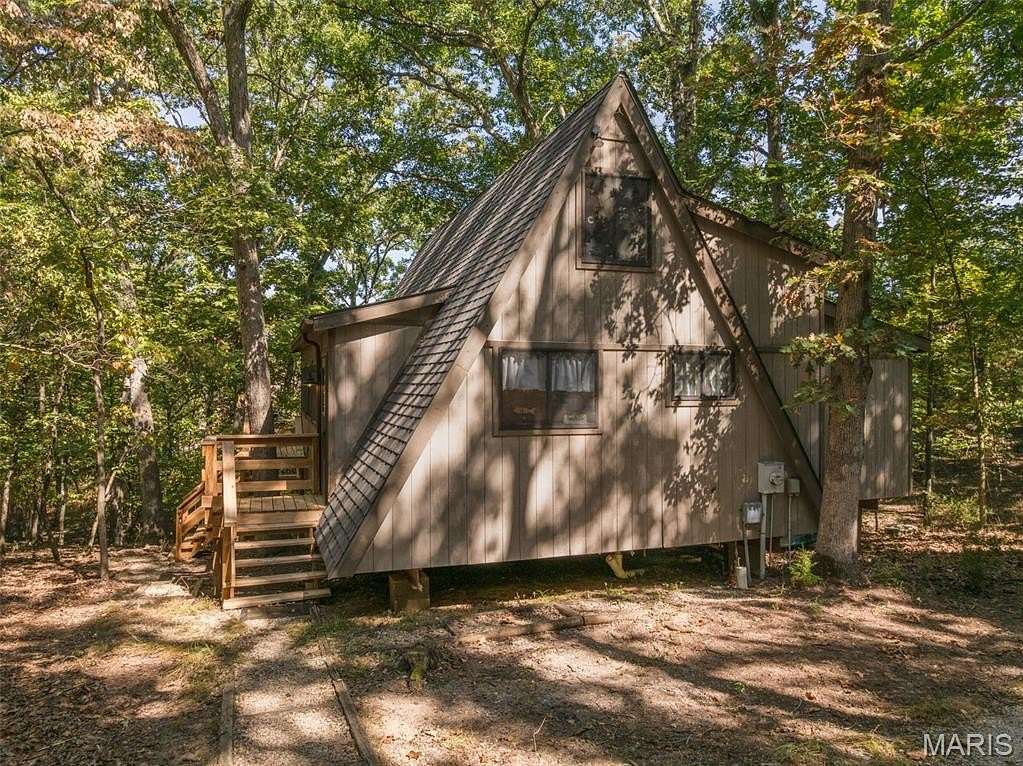 1.57 Acres of Residential Land with Home for Sale in Innsbrook, Missouri