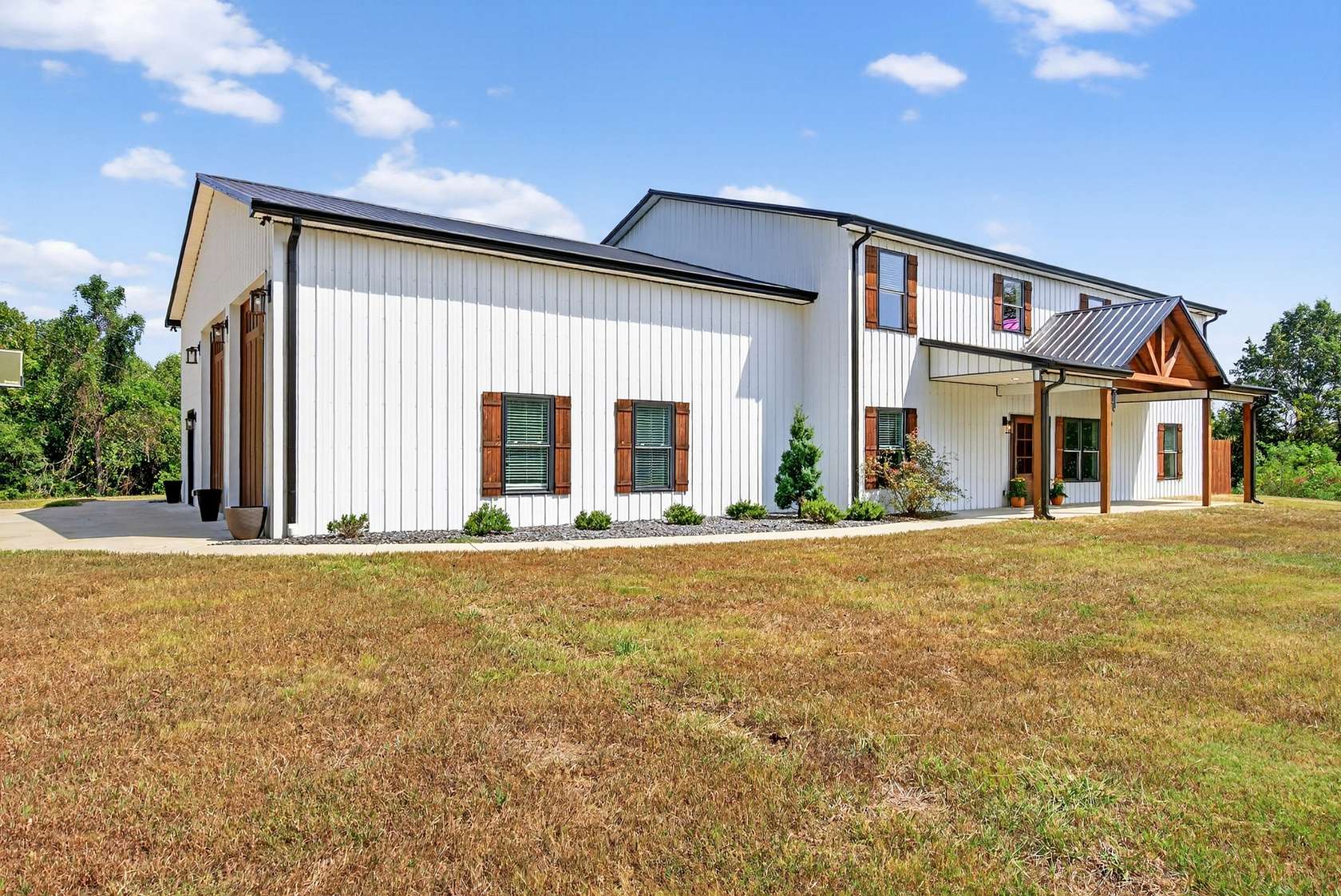 5 Acres of Residential Land with Home for Sale in Clarksville, Tennessee