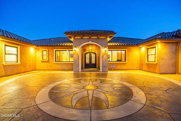 2.6 Acres of Residential Land with Home for Sale in Palmdale, California