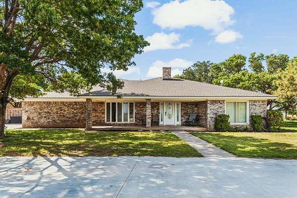 3 Acres of Residential Land with Home for Sale in Seminole, Texas