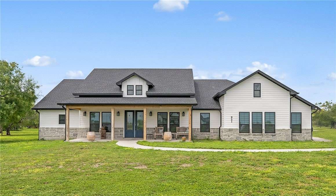 2.7 Acres of Residential Land with Home for Sale in Corpus Christi, Texas