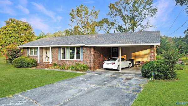 8 Acres of Residential Land with Home for Sale in Moulton, Alabama