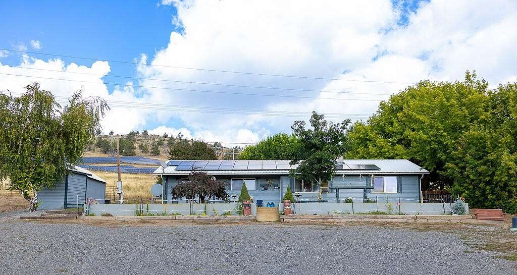 7 Acres of Land with Home for Sale in Klamath Falls, Oregon