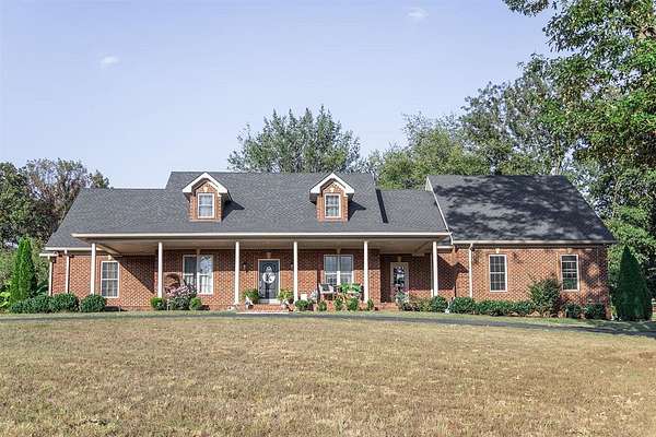 5 Acres of Residential Land with Home for Sale in Bowling Green, Kentucky