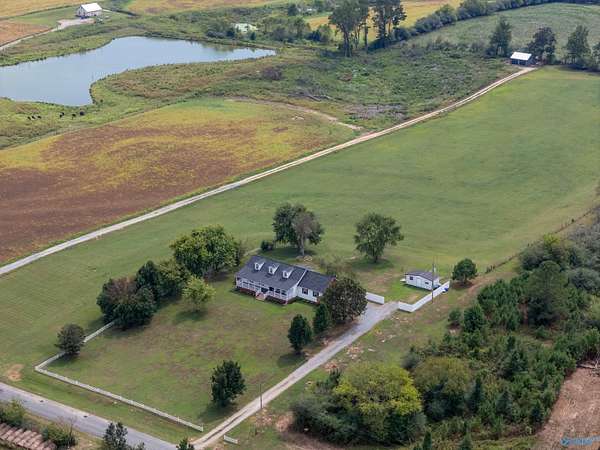 9.79 Acres of Residential Land with Home for Sale in Grove Oak, Alabama