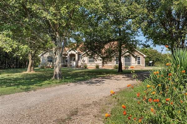 4 Acres of Residential Land with Home for Sale in Waco, Texas
